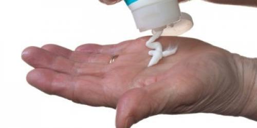 Очень сухие руки чем мазать. Причины и факторы появления на кистях и пальцах рук