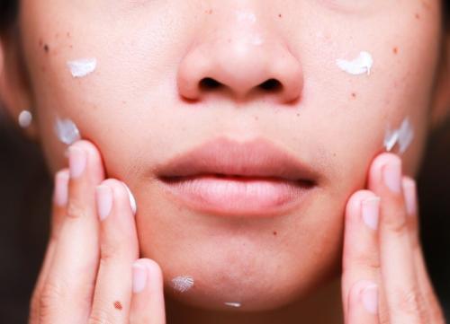 Как убрать быстро опухшие глаза от слез. Оказание первой помощи