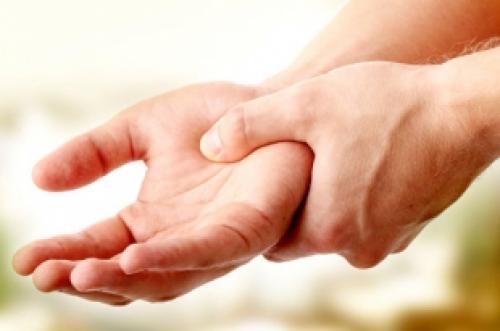 Немеет правая рука от кисти до плеча. Причины­ 04