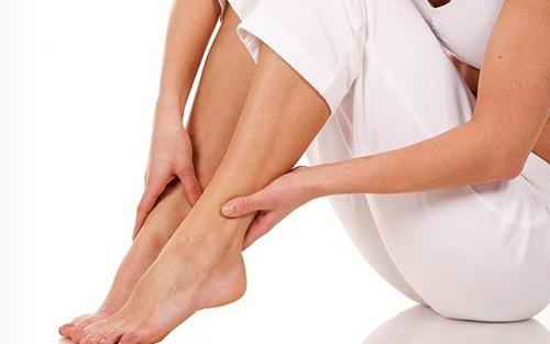 Жжение в лодыжке перемещается выше. Причины