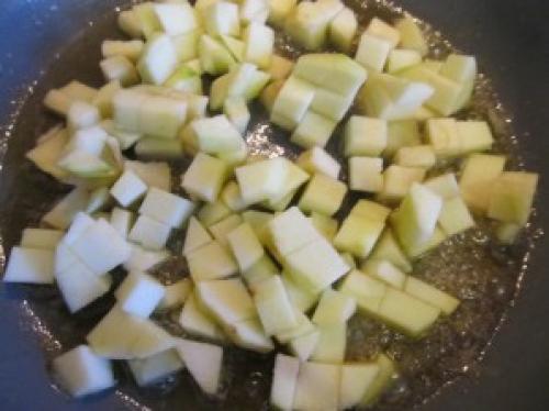 Пирожки из творожного теста с яблоками в духовке.