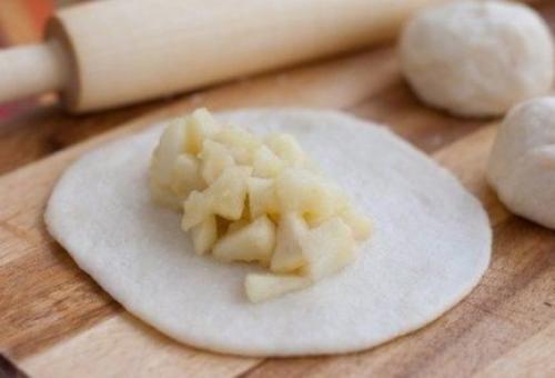 Пирожки с яблоками из творожного теста в духовке. Творожные пирожки с яблочной начинкой в духовке