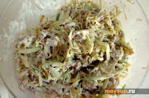 Салат с редькой и мясом и огурцом. Приготовление салата