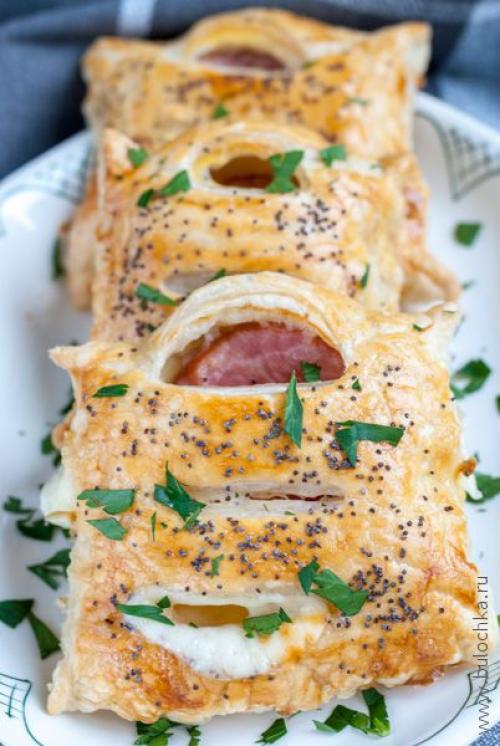 Булочки с сыром и ветчиной из слоеного теста рецепт.