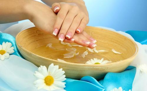 Чем лечить трещины на руках и пальцах. Средства для лечения трещин на пальцах