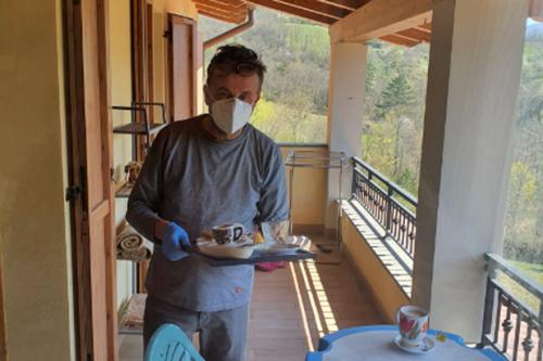 Анализ коронавируса показал, что. Заболевшая врач описала новый симптом коронавируса: Синеют ноги