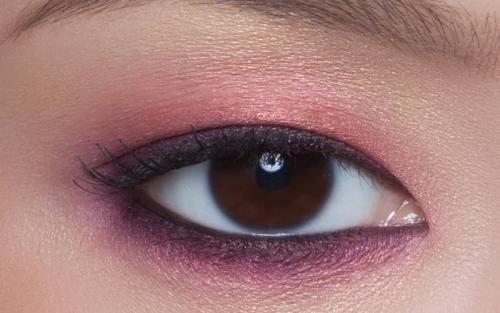 Как рисовать стрелки для глаз с опущенным уголком. Как определить свою форму глаз