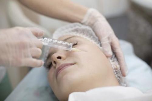 Омолаживающие процедуры для лица после 50 лет в салоне. Инъекционные методы