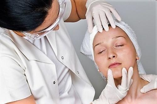 Какой отбеливающий крем для лица самый эффективный. Лучшие косметические серии от пигментных пятен на лице 12