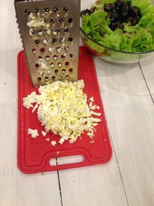 Салат с тунцом и огурцом и яйцом. Салат с тунцом, огурцом и яйцом диетический