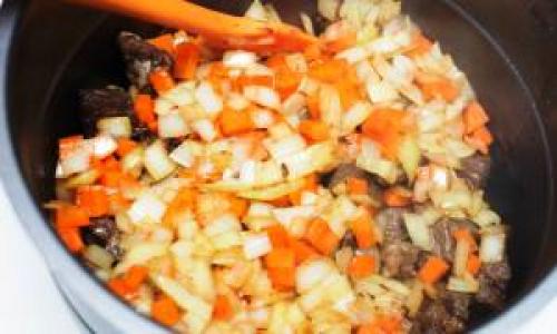 Перловка с грибами и мясом в мультиварке. Перловка с мясом и грибами в мультиварке