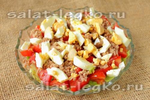 Салат с тунцом и помидорами. Салат с консервированным тунцом, яйцами и помидорами