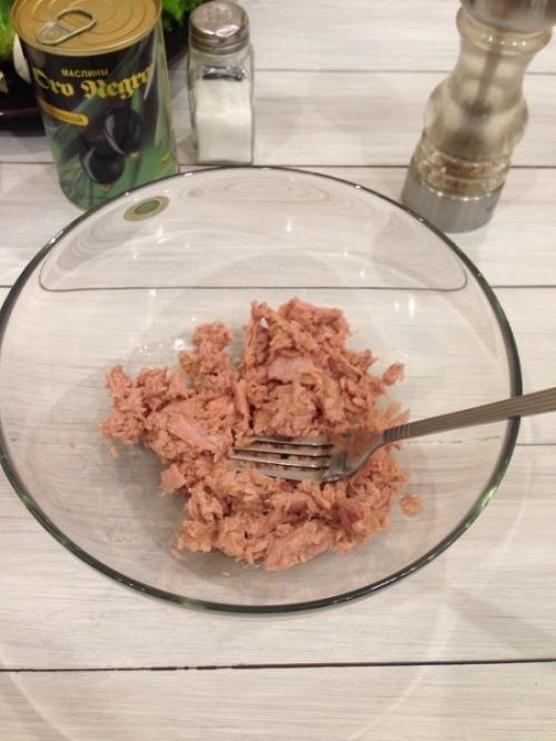 Салат с тунцом и огурцом и яйцом. Салат с тунцом, огурцом и яйцом диетический