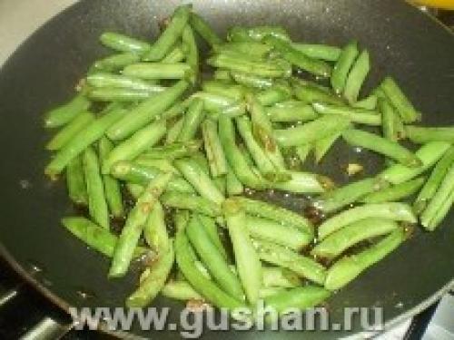 Салат с консервированным тунцом и стручковой фасоли. Салат с тунцом и стручковой фасолью