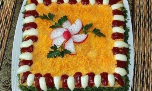 Торт-салат рыбный с крекером. Салат-торт «Рыбный» с крекером