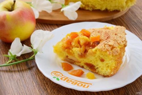 Шарлотка с яблоками и курагой. Шарлотка с курагой и яблоками