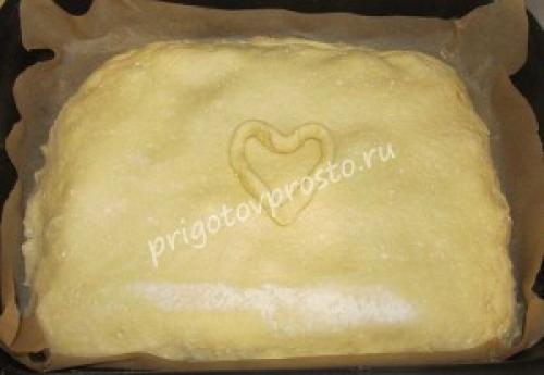 Пирог творожный с яблоками и корицей