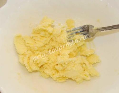 Пирог творожный с яблоками и корицей