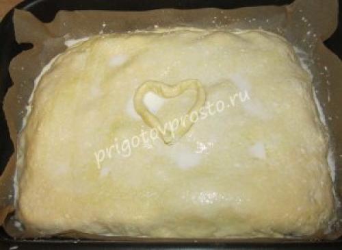 Пирог творожный с яблоками и корицей