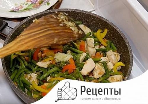 Теплый салат с куриной грудкой и стручковой фасолью. Салат из стручковой фасоли и куриной грудки