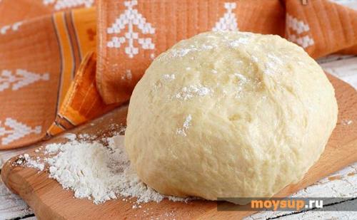 Торт с песочными коржами и безе. Песочный торт с безе, сгущенкой и орехами