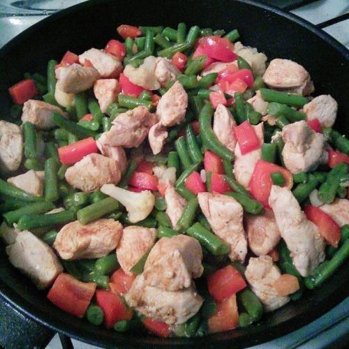Курица с болгарским перцем и стручковой фасолью. Курица со стручковой фасолью и болгарским перцем