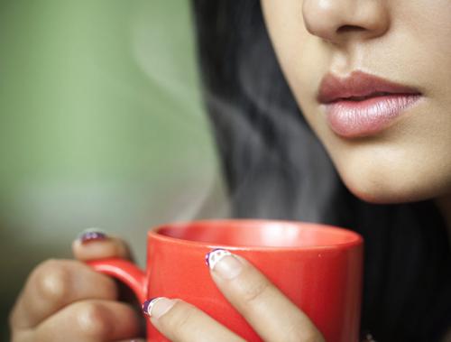 2 стакана теплой воды утром натощак. Польза и вред горячей воды натощак утром