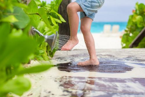 Что будет если подержать ноги в холодной воде. Чем полезно для ног обливание холодной водой