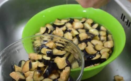 Салат на зиму из баклажан и болгарского перца. Вкусный салат из баклажанов с огурцами и перцем — заготовка на зиму