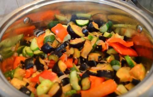 Салат на зиму из баклажан и болгарского перца. Вкусный салат из баклажанов с огурцами и перцем — заготовка на зиму