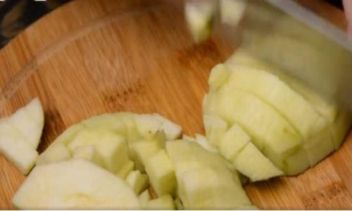 Шарлотка из творожного теста с яблоками. Шарлотка с яблоками и творогом на кефире