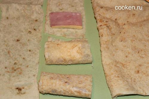 Бутерброды из лаваша с колбасой и сыром. Горячие бутерброды из лаваша