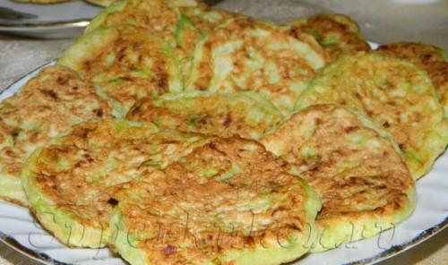 Диетические оладья с яблоком. Диетические оладьи из яблока и моркови