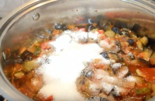 Салат на зиму из баклажан и болгарского перца. Вкусный салат из баклажанов с огурцами и перцем — заготовка на зиму