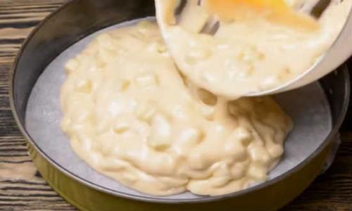 Шарлотка из творожного теста с яблоками. Шарлотка с яблоками и творогом на кефире