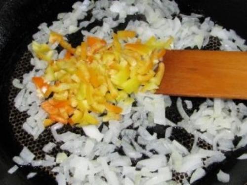 Лаваш с сыром и помидорами колбасой на сковороде. Лаваш с колбасой и помидорами