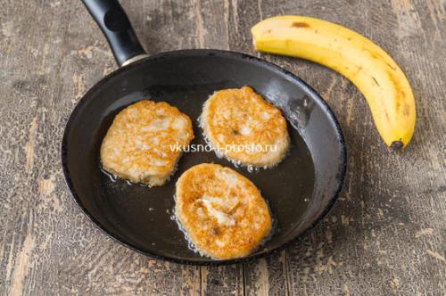 Постные оладьи с бананом и овсянкой. Постные оладьи из овсяных хлопьев и банана