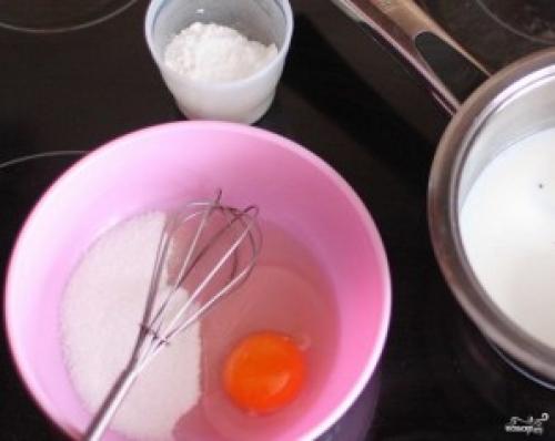 Улитки из слоеного теста с изюмом