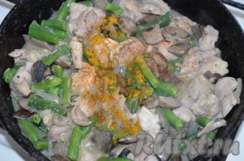 Курица с грибами и стручковой фасолью в сливочном соусе. Курица с грибами и стручковой фасолью
