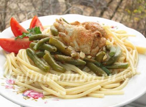 Стручковая фасоль с курицей в томатном соусе. Ингредиенты: