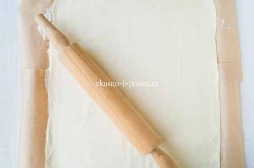 Улитки из слоеного теста с сыром и ветчиной