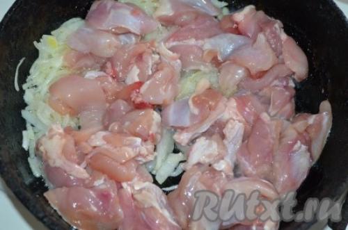 Курица с грибами и стручковой фасолью в сливочном соусе. Курица с грибами и стручковой фасолью