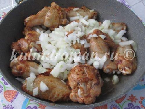 Стручковая фасоль с курицей в томатном соусе. Ингредиенты: