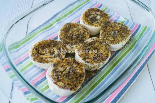 Улитки из слоеного теста с сыром и ветчиной