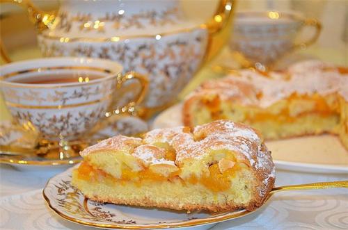 Сухой пирог с абрикосами. Пирог с абрикосами в духовке: 5 рецептов вкусного абрикосового пирога