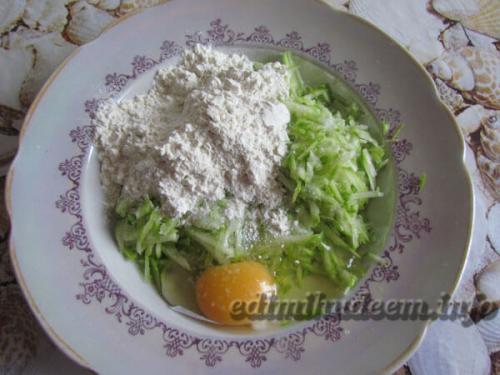 Оладьи из кабачков для годовалого ребенка. Кабачковые оладьи для детей