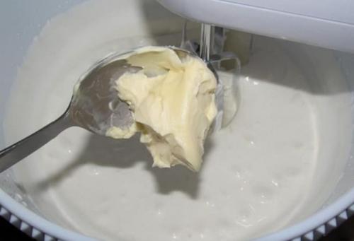 Как приготовить масляный крем для украшения торта в домашних условиях