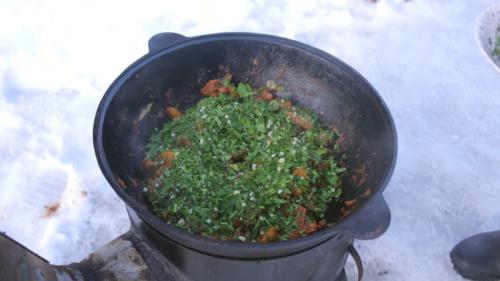 Азу по-татарски в казане на костре