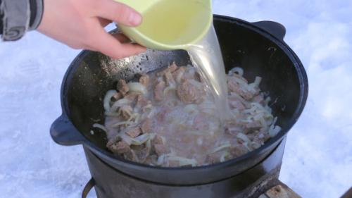 Азу по-татарски в казане на костре