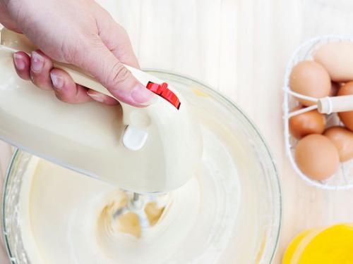 Медовый торт с тонкими коржами рецепт. Рецепт крема для медовика